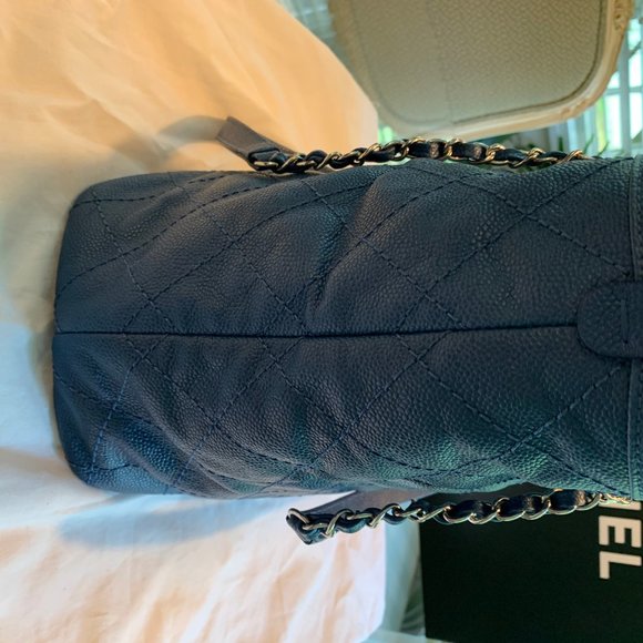 Chanel Quilted Zip CC Tote - Blue Caviar - Picture 8 of 9